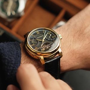 THOMAS EARNSHAW LONGCASE
DOUBLE RETROGRADE

MEDALLION GOLD

ES-8169-05